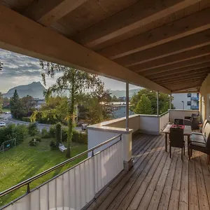 Deluxe Loft Mountain View Apartment